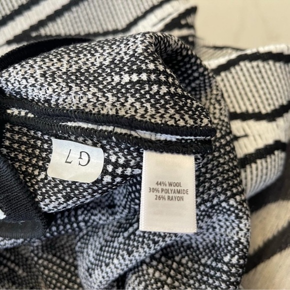 St. John Nisi Jacquard Black and White Zip Up Size Small Cardigan Jacket - Picture 9 of 9